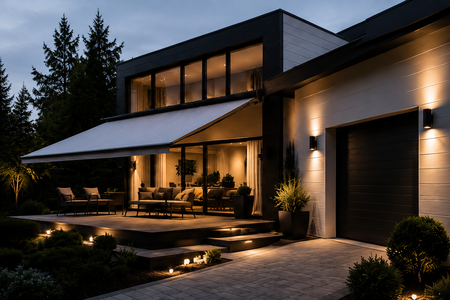 Moderne hus med utvendig solskjerming